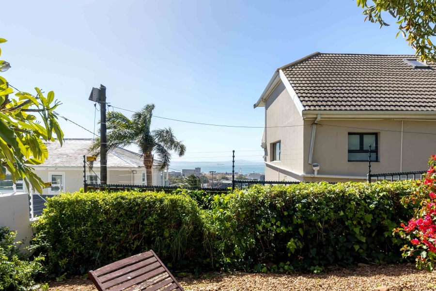 To Let 1 Bedroom Property for Rent in Green Point Western Cape